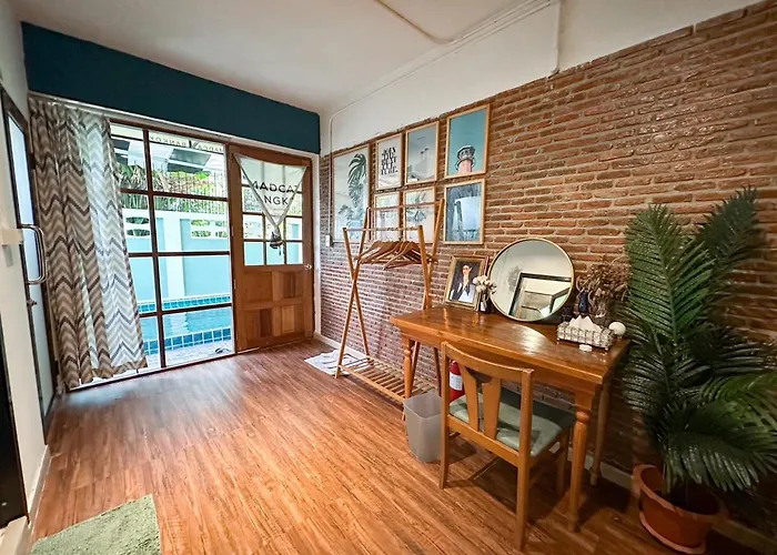 T-house Bkk 2floors Near Bts With Swimming Pool And Free Wifi 4*