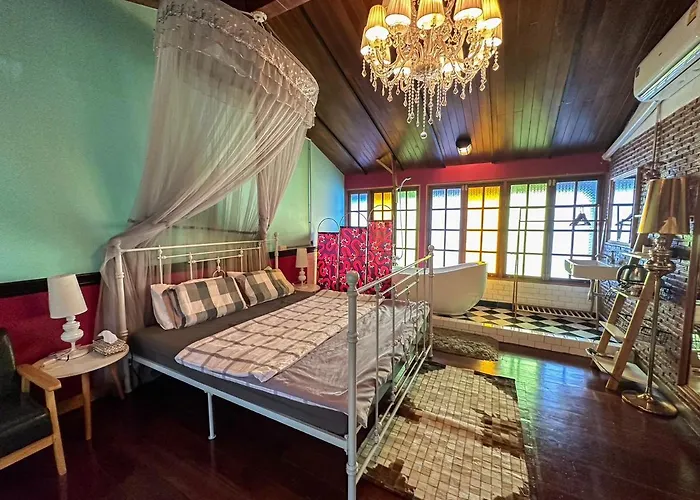T-house Bkk 2floors Near Bts With Swimming Pool And Free Wifi ゲストハウス 4*