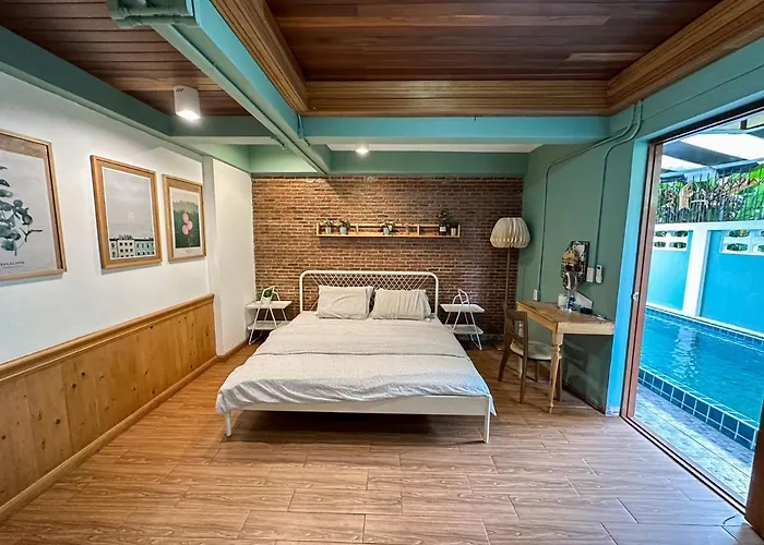 ゲストハウス T-house Bkk 2floors Near Bts With Swimming Pool And Free Wifi 4*
