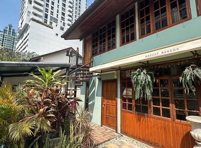 T-house Bkk 2floors Near Bts With Swimming Pool And Free Wifi ゲストハウス 4*