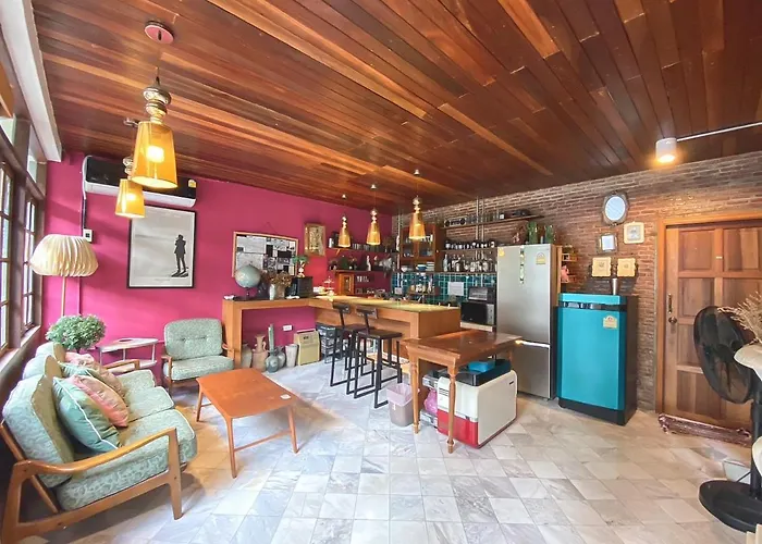 T-house Bkk 2floors Near Bts With Swimming Pool And Free Wifi ゲストハウス バンコク都