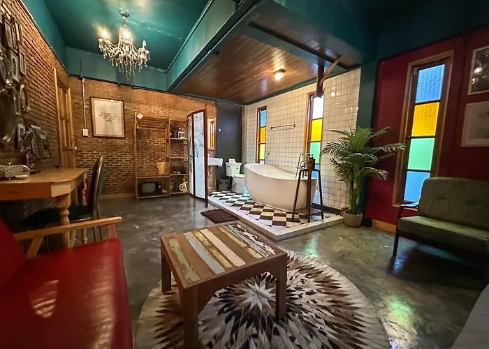 ゲストハウス T-house Bkk 2floors Near Bts With Swimming Pool And Free Wifi バンコク都