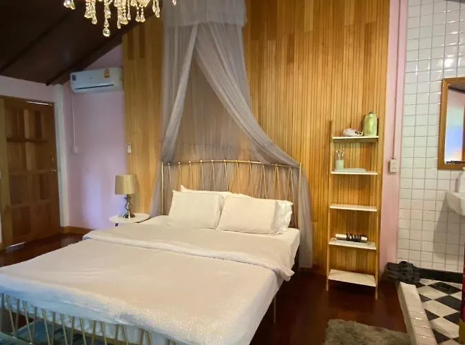 ゲストハウス T-house Bkk 2floors Near Bts With Swimming Pool And Free Wifi