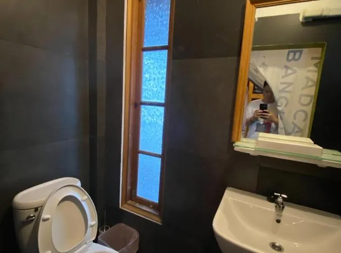 ゲストハウス T-house Bkk 2floors Near Bts With Swimming Pool And Free Wifi バンコク都