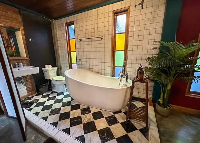 ゲストハウス T-house Bkk 2floors Near Bts With Swimming Pool And Free Wifi バンコク都