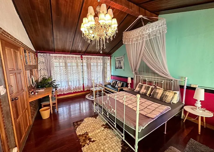 T-house Bkk 2floors Near Bts With Swimming Pool And Free Wifi ゲストハウス バンコク都