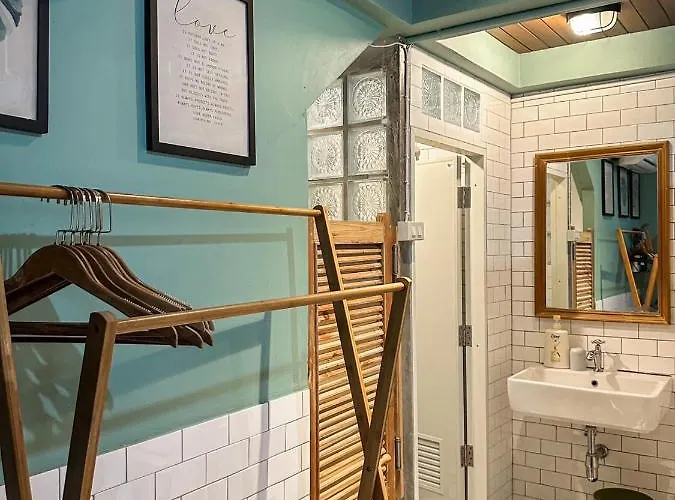 ゲストハウス T-house Bkk 2floors Near Bts With Swimming Pool And Free Wifi