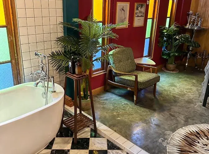 T-house Bkk 2floors Near Bts With Swimming Pool And Free Wifi ゲストハウス バンコク都