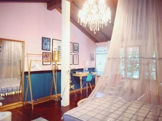 ゲストハウス T-house Bkk 2floors Near Bts With Swimming Pool And Free Wifi バンコク都