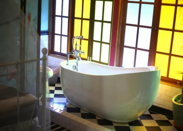T-house Bkk 2floors Near Bts With Swimming Pool And Free Wifi ゲストハウス バンコク都