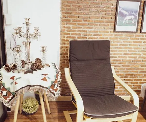 ゲストハウス T-house Bkk 2floors Near Bts With Swimming Pool And Free Wifi 4*