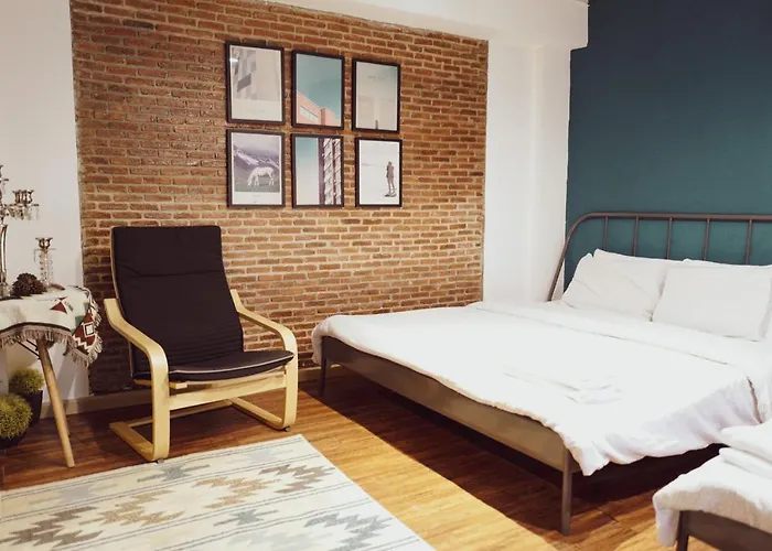 T-house Bkk 2floors Near Bts With Swimming Pool And Free Wifi ゲストハウス 4*