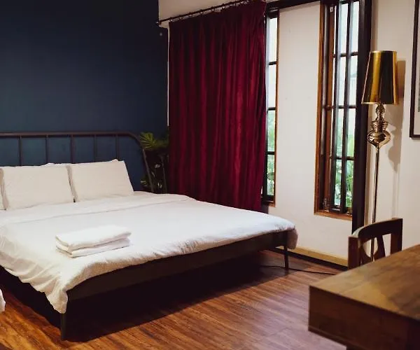 T-house Bkk 2floors Near Bts With Swimming Pool And Free Wifi ゲストハウス バンコク都