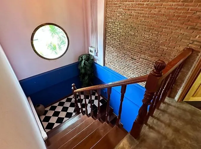 T-house Bkk 2floors Near Bts With Swimming Pool And Free Wifi ゲストハウス